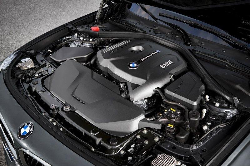 Почему BMW 120i вздрагивает при разгоне и из впускного тракта доносится звук обратного удара?